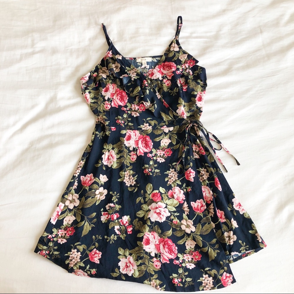 EM Floral Wrap Mini Dress xs/ s